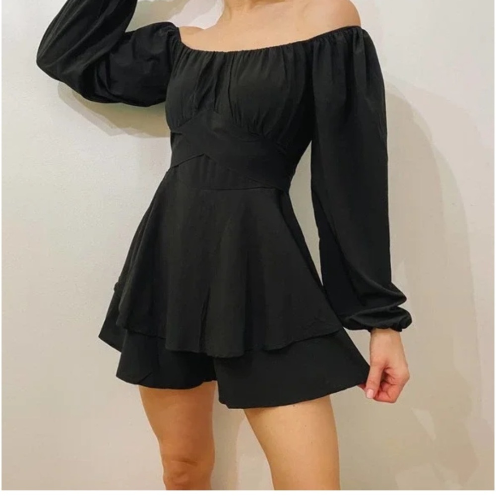 50%off w❤️ Black Flowy Long Sleeve Shorts Romper S/M NWOT vacation